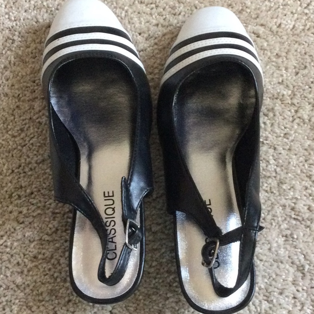 Classique low heel black & white dress shoe size 7 1/2M.